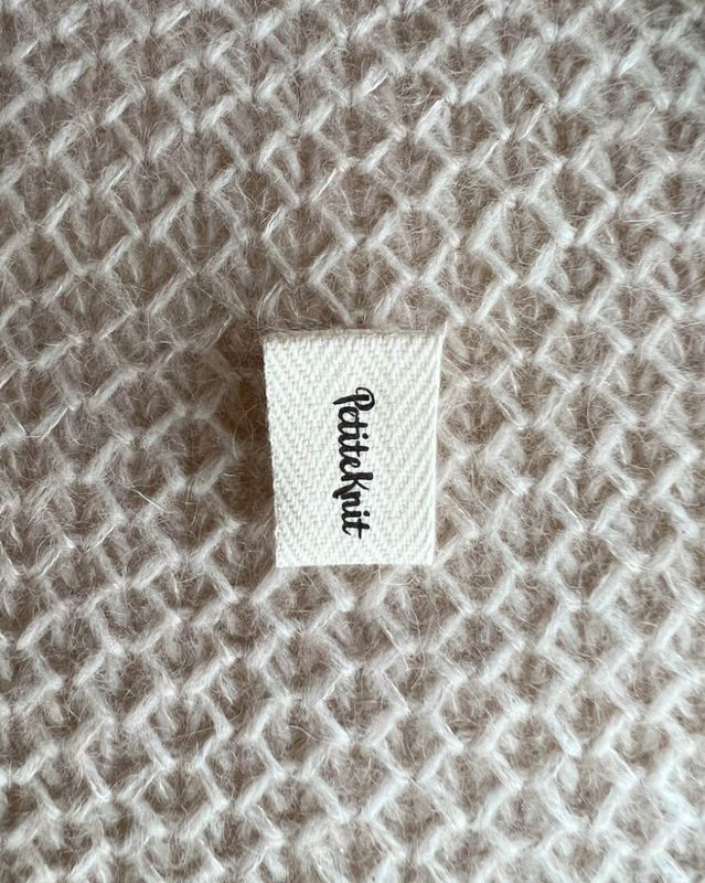 PetiteKnit - brettet merkelapp